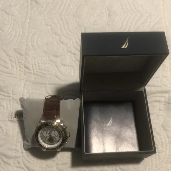 Nautica N14680G NST chronograph wristwatch for men - Picture 2 of 3